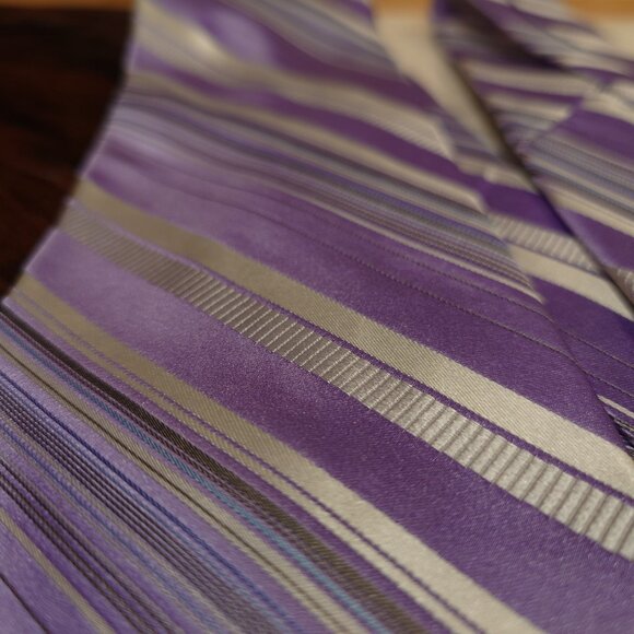 City of London Lavender and Silver Striped Silk Tie - Picture 2 of 4